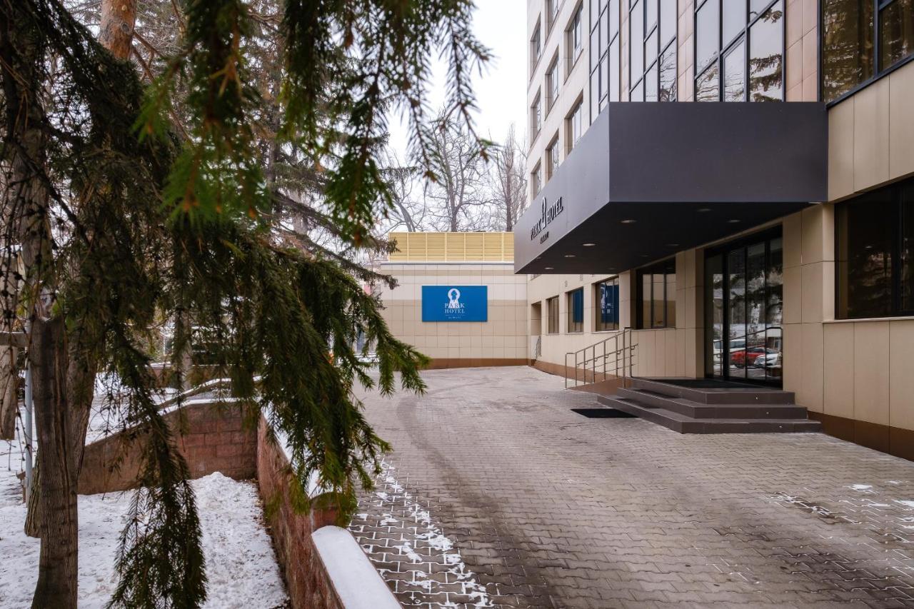 Park Hotel Алма Ата Екстериор снимка