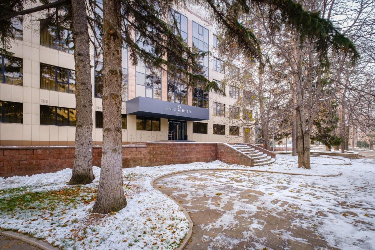 Park Hotel Алма Ата Екстериор снимка