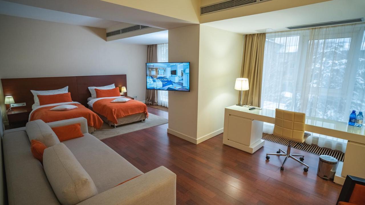 Park Hotel Алма Ата Екстериор снимка