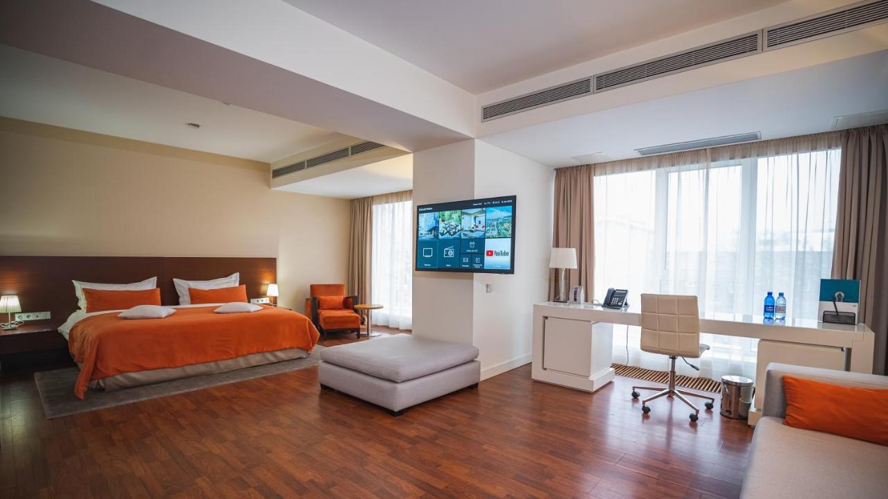 Park Hotel Алма Ата Екстериор снимка