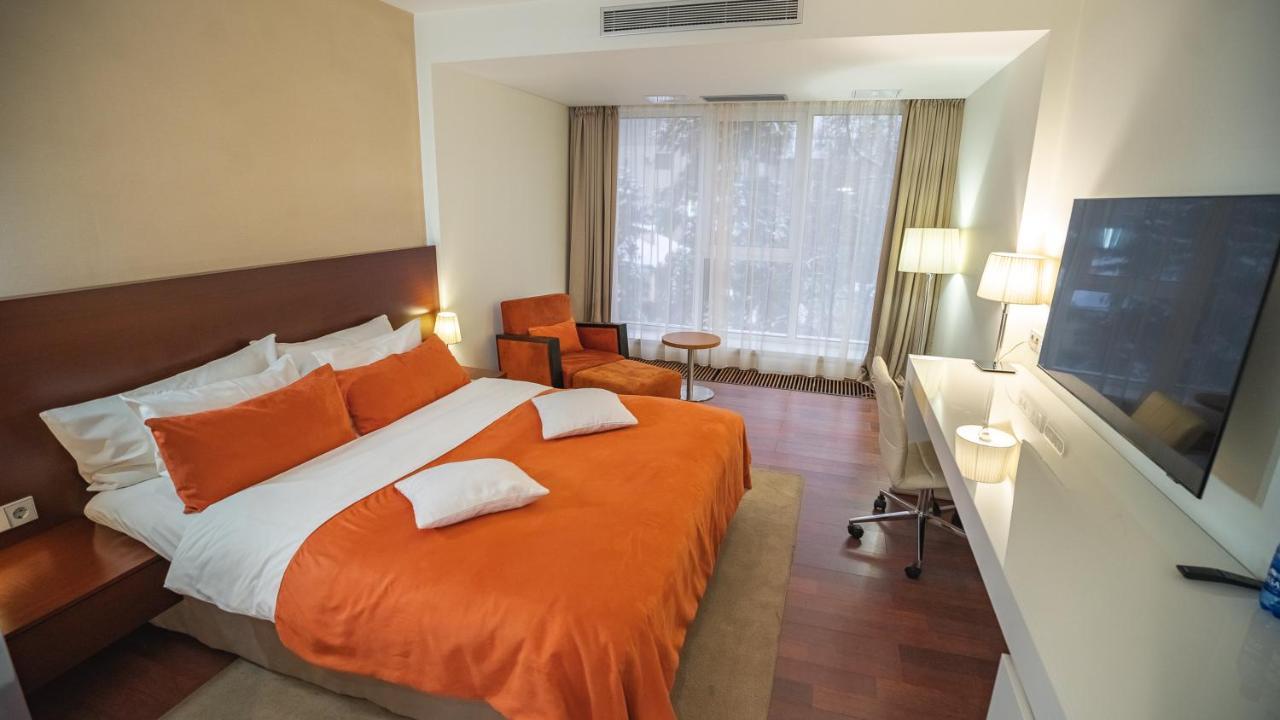 Park Hotel Алма Ата Екстериор снимка