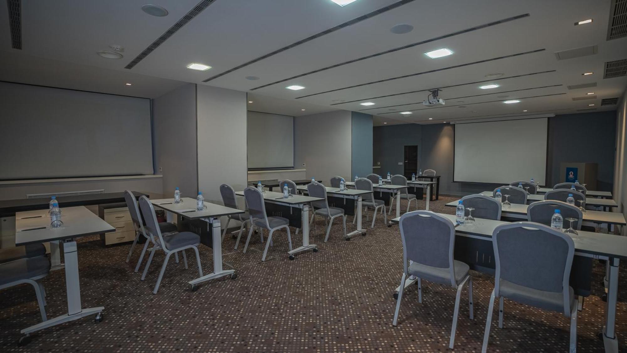Park Hotel Алма Ата Екстериор снимка