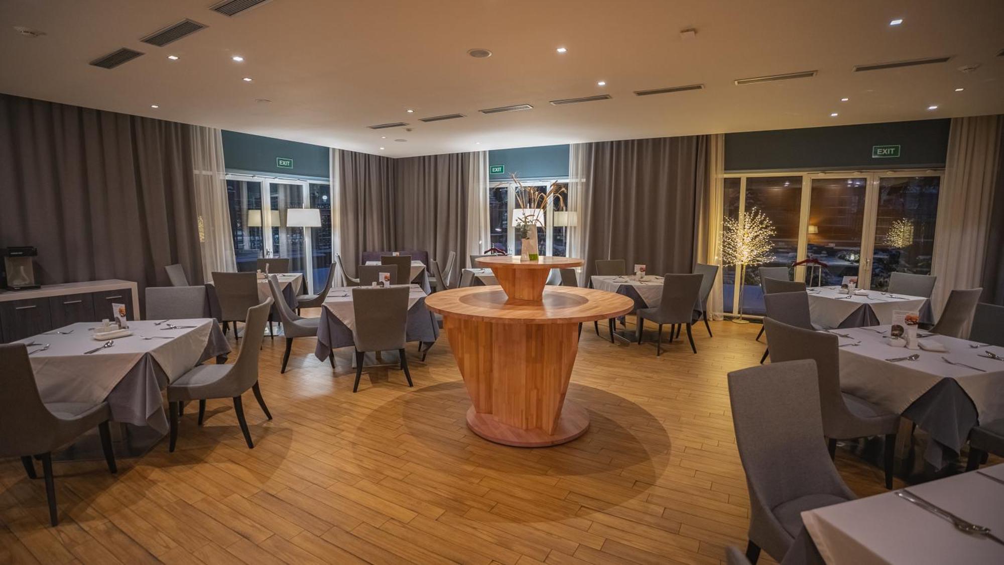 Park Hotel Алма Ата Екстериор снимка