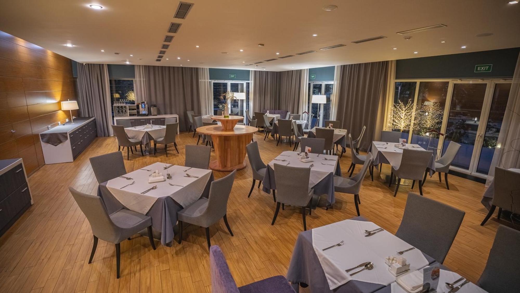 Park Hotel Алма Ата Екстериор снимка