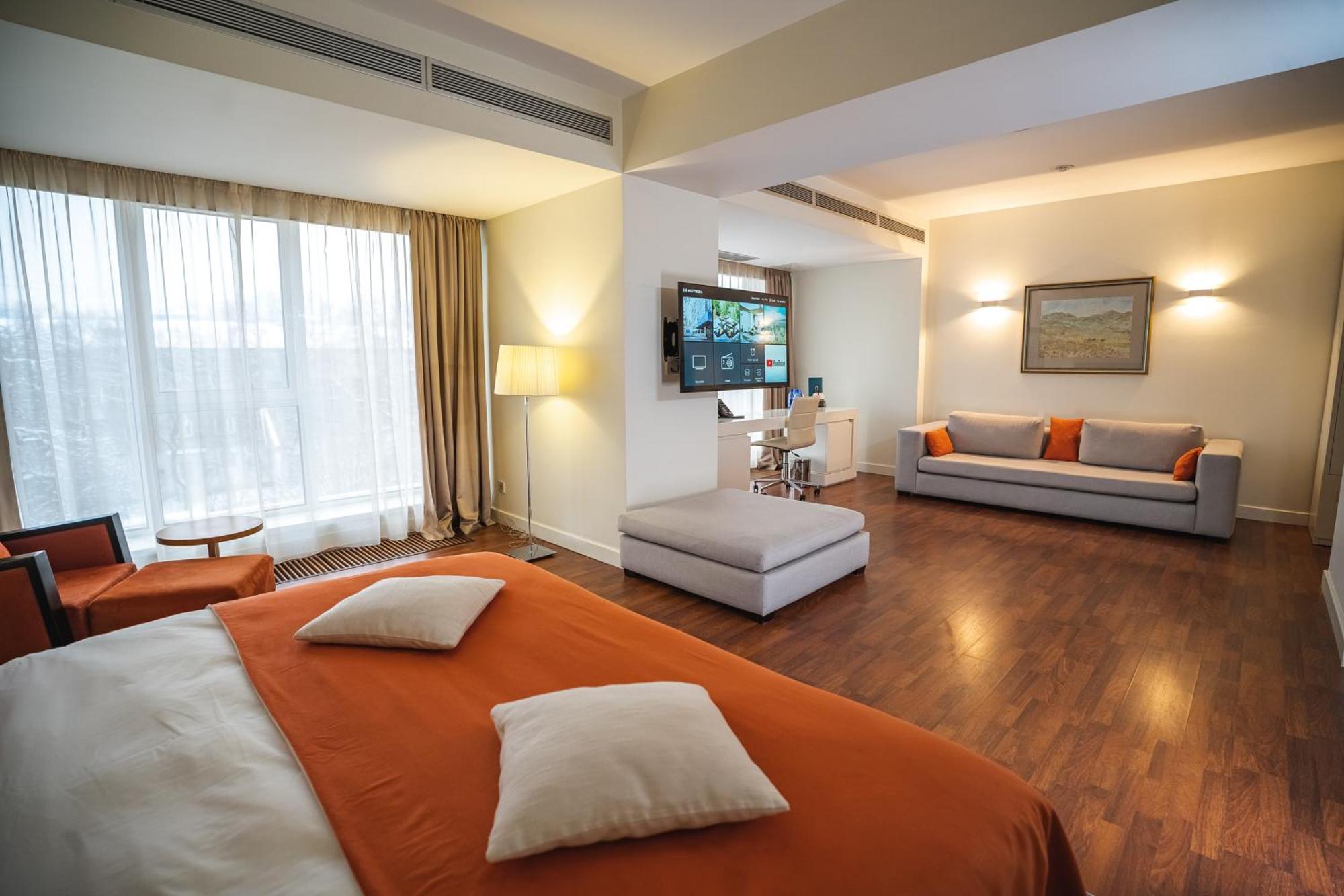 Park Hotel Алма Ата Екстериор снимка
