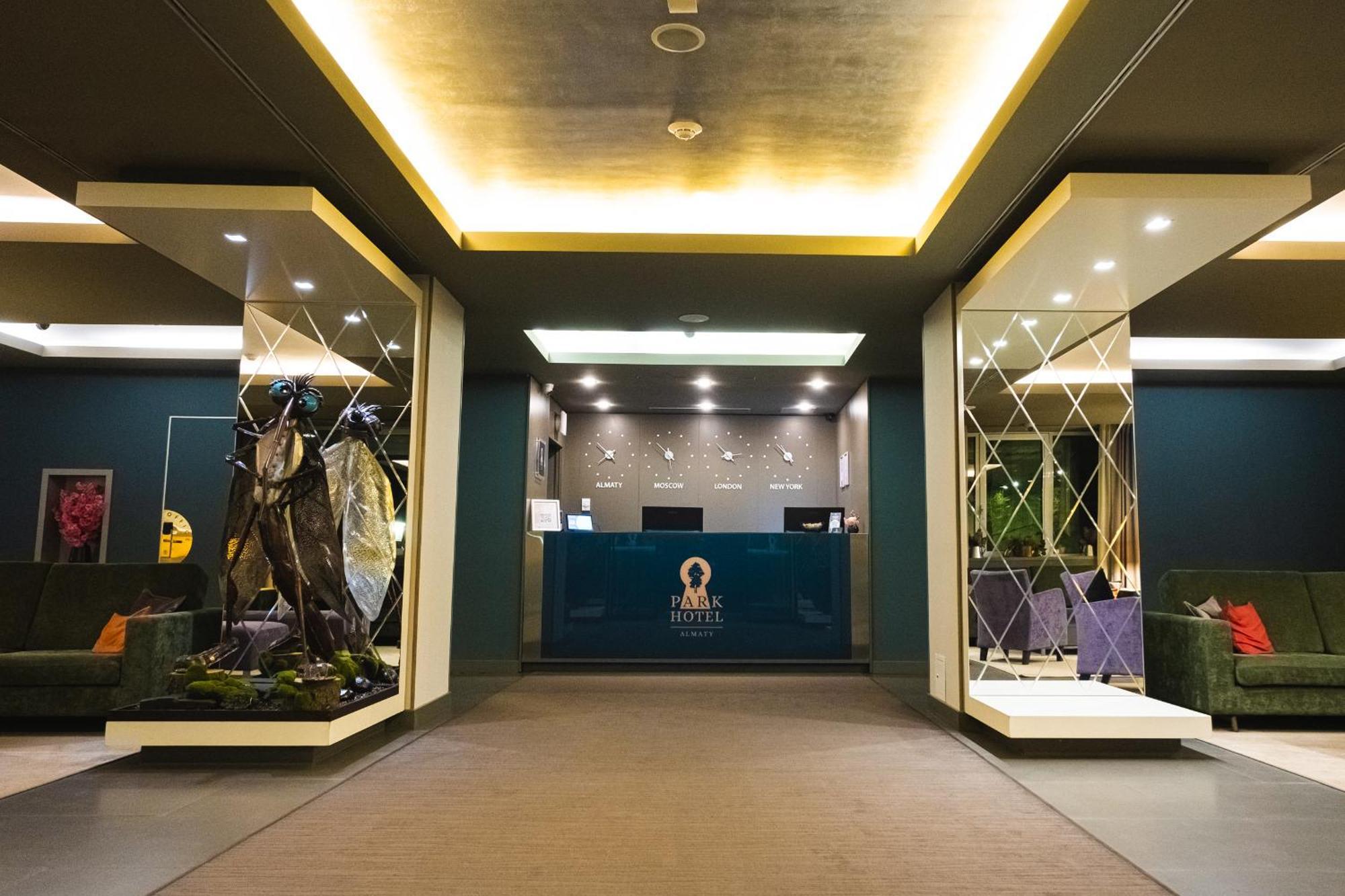 Park Hotel Алма Ата Екстериор снимка